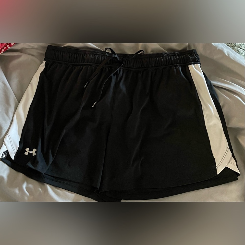 Women’s under armour XXL black shorts